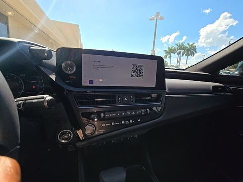 Used 2025 Lexus ES 350 Ultra Luxury w/ Accessory Package (Z2) FWD image 19