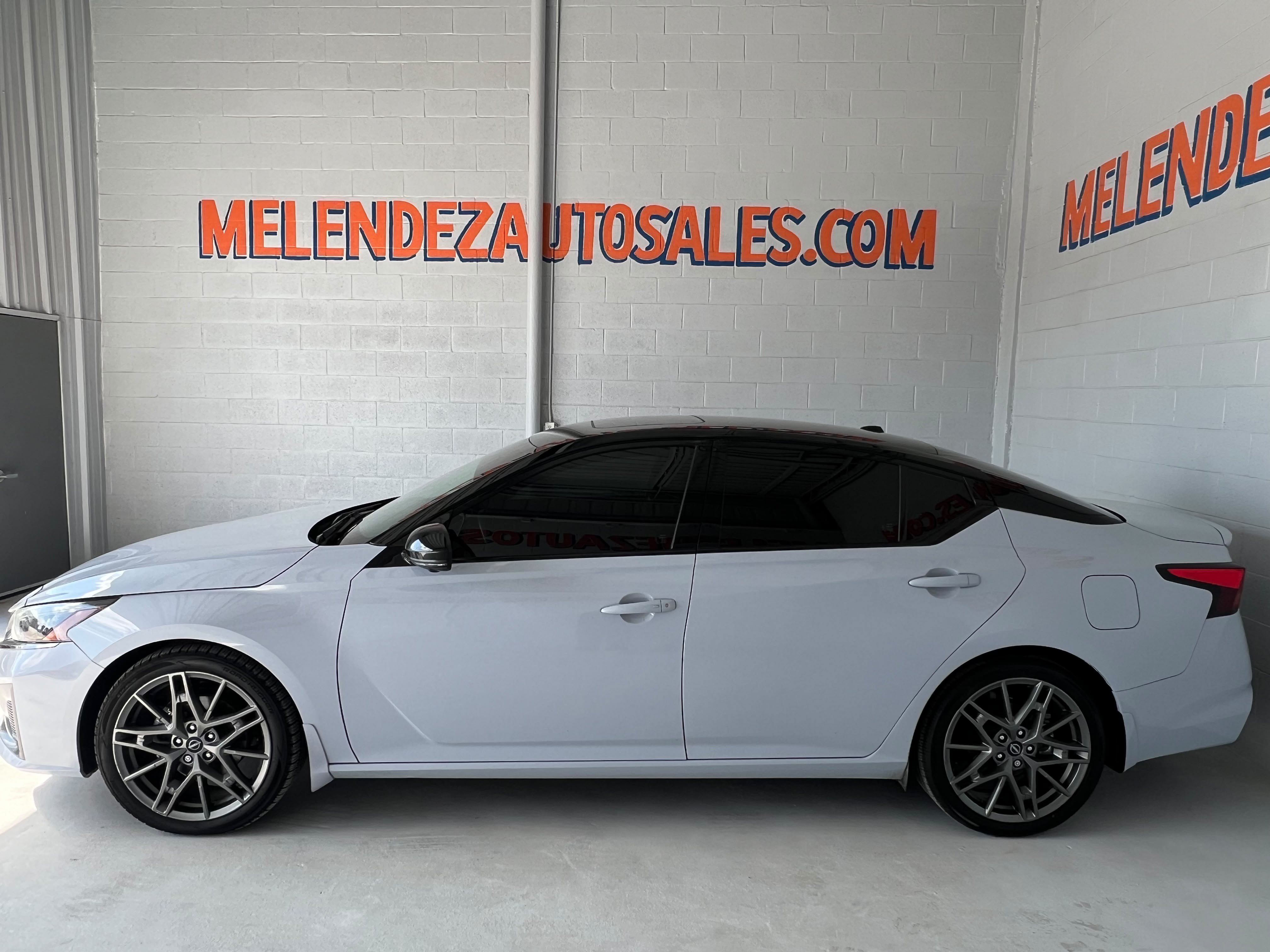 Used 2023 Nissan Altima 2.0 SR FWD image 2