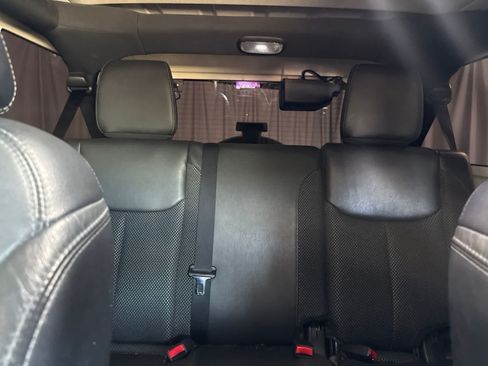 Used 2016 Jeep Wrangler Unlimited Sahara AWD/4WD image 19