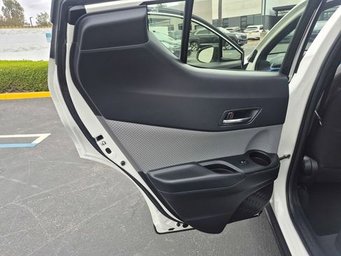 Used 2019 Toyota C-HR XLE FWD image 22