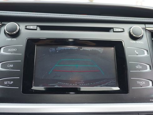 Used 2019 Toyota Highlander LE FWD image 15