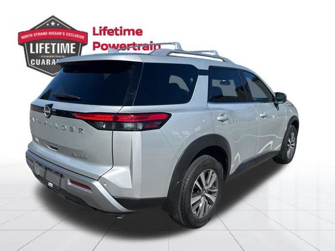 Used 2025 Nissan Pathfinder SL AWD/4WD image 5