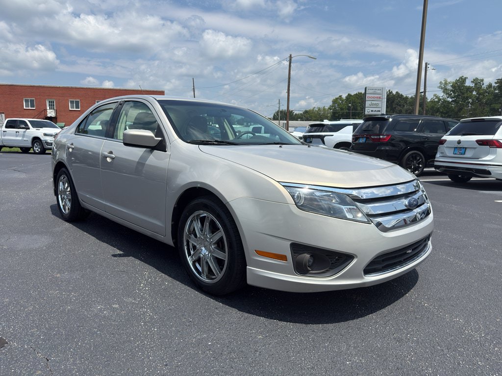 Used 2010 Ford Fusion SE FWD image 2