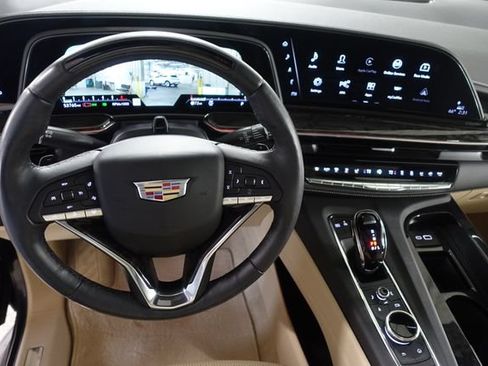 Used 2023 Cadillac Escalade Premium Luxury AWD/4WD image 12
