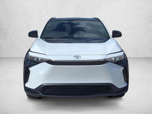 Used 2025 Toyota bZ4X FWD image 2
