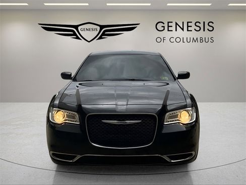 Used 2017 Chrysler 300 Limited image 9