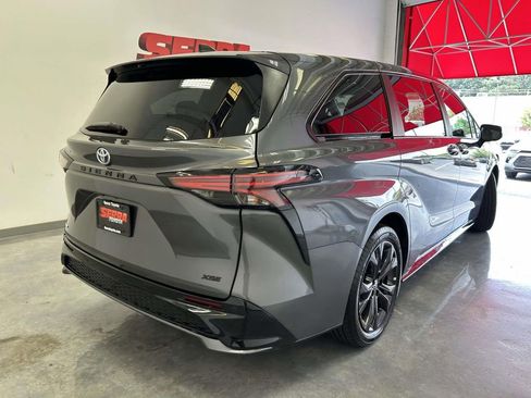 Used 2025 Toyota Sienna XSE FWD image 3