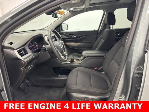 Used 2023 GMC Acadia SLE image 9