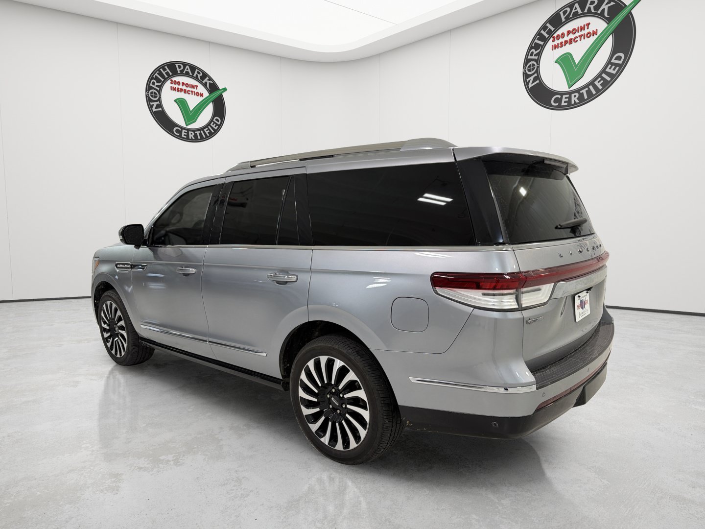 Used 2024 Lincoln Navigator Black Label AWD/4WD image 3