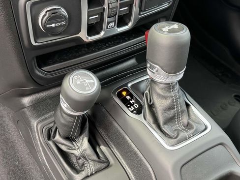 New 2025 Jeep Wrangler Unlimited Sahara w/ Technology Group AWD/4WD image 22