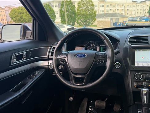 Used 2017 Ford Explorer XLT w/ Equipment Group 202A AWD/4WD image 27