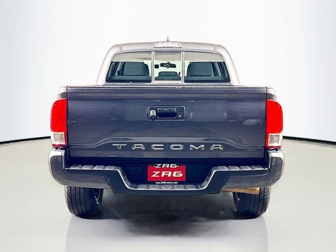 Used 2017 Toyota Tacoma SR image 4