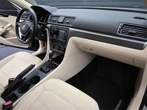 Used 2018 Volkswagen Passat 2.0T image 14