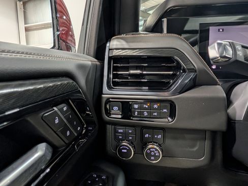 Used 2025 GMC Yukon XL AT4 w/ AT4 Premium Package image 34