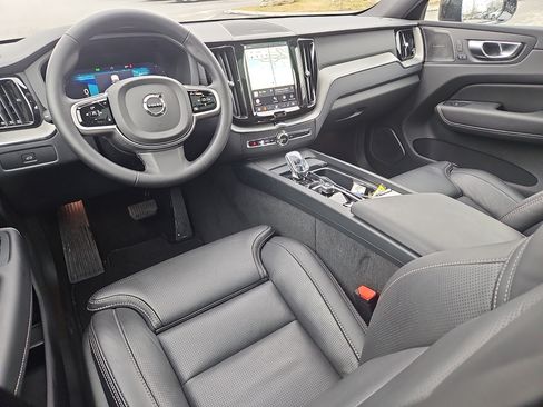 Used 2025 Volvo XC60 B5 Ultra image 3
