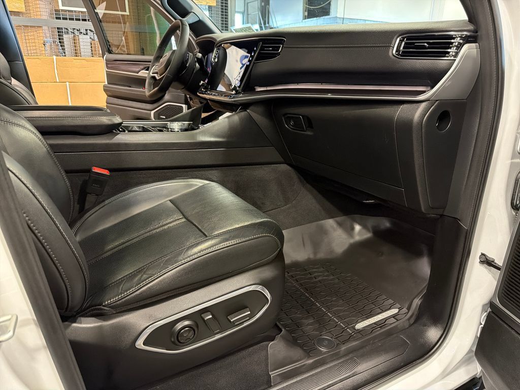Used 2024 Jeep Wagoneer 4WD w/ Premium Group I image 21