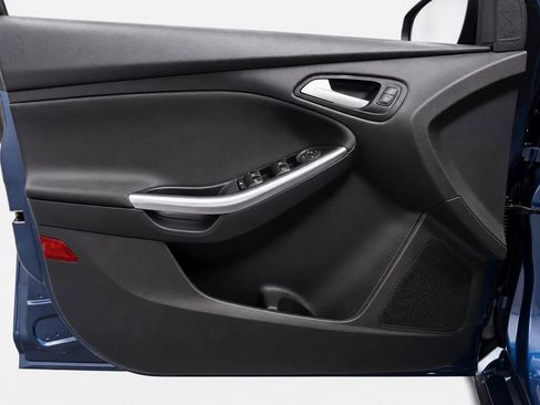 Used 2018 Ford Focus ST FWD image 20