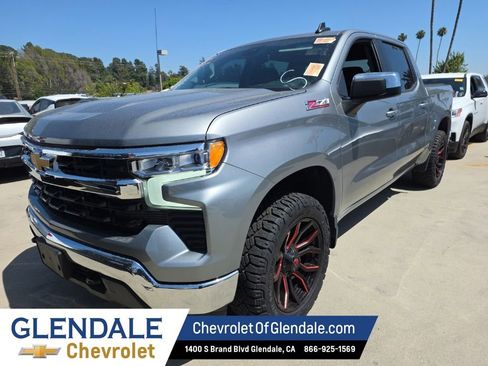 Used 2025 Chevrolet Silverado 1500 LT AWD/4WD image 2