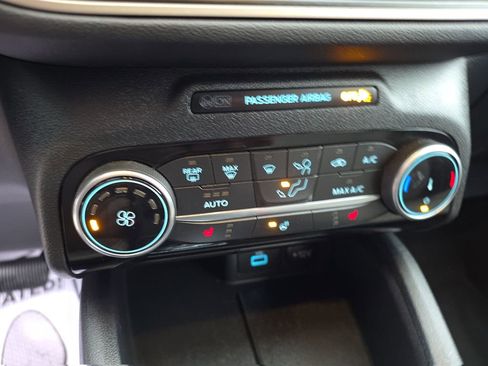 Used 2022 Ford Escape SE w/ Cold Weather Package image 25