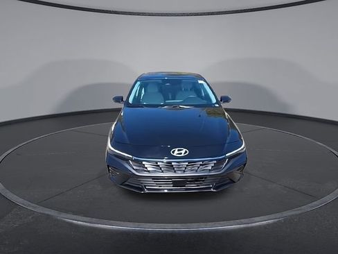 New 2026 Hyundai Elantra Limited FWD image 3