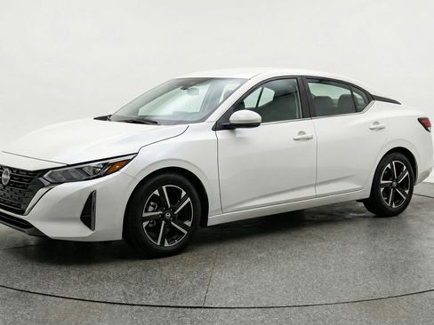 Used 2025 Nissan Sentra SV image 3