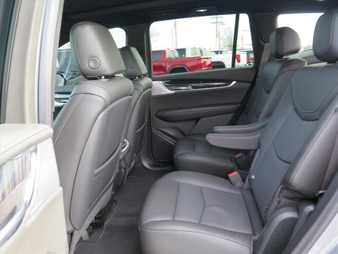 Used 2024 Cadillac XT6 Premium Luxury w/ Technology Package image 23