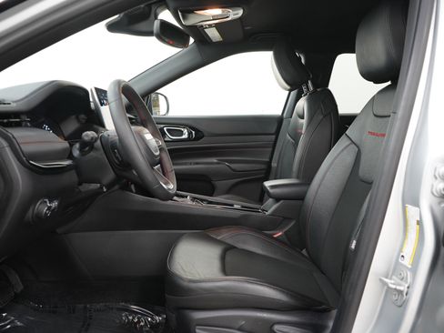 Used 2025 Jeep Compass Trailhawk AWD/4WD image 23