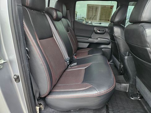 Used 2017 Toyota Tacoma TRD Sport w/ Tow Package (A/T) AWD/4WD image 29
