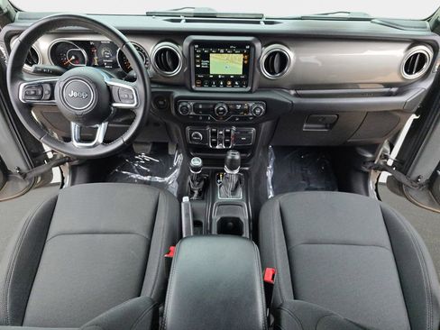 Used 2018 Jeep Wrangler Unlimited Sahara AWD/4WD image 10