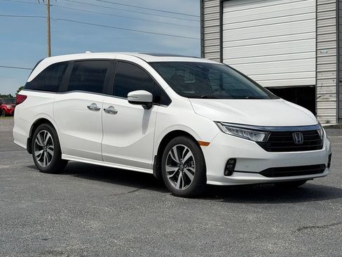 Used 2024 Honda Odyssey Touring image 2
