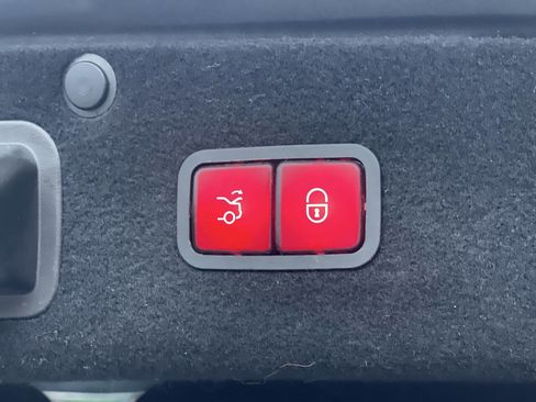 Used 2018 Mercedes-Benz S 560 4MATIC Sedan image 31