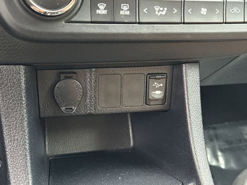 Used 2014 Toyota Corolla LE image 26