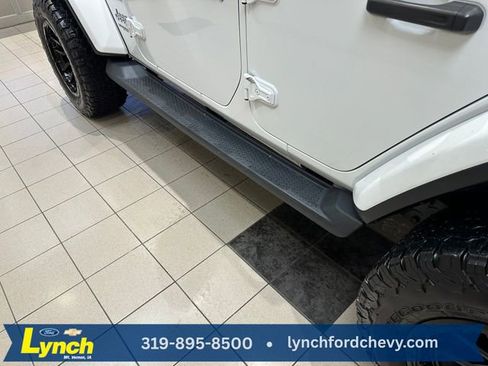 Used 2018 Jeep Wrangler Unlimited Sahara image 23