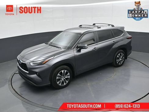 Used 2024 Toyota Highlander XLE AWD/4WD image 52
