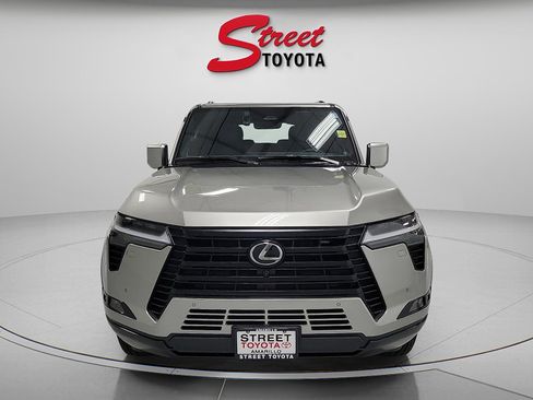 Used 2025 Lexus GX 550 w/ Cold Area Package AWD/4WD image 6