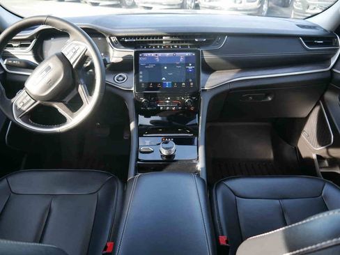 Used 2023 Jeep Grand Cherokee Limited w/ Black Appearance Package image 5