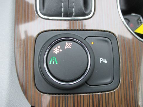 Used 2017 GMC Acadia SLE w/ Driver Alert Package I image 24