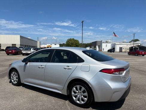 Used 2024 Toyota Corolla LE FWD image 7