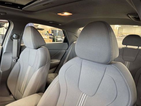 Certified 2025 Hyundai Elantra SEL w/ Cargo Package image 17