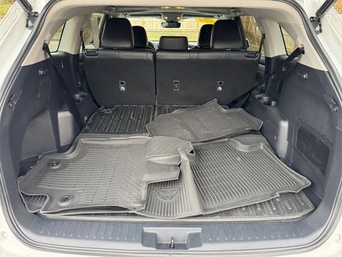 Used 2022 Toyota Highlander XLE image 16