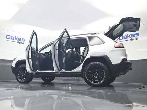 Used 2019 Jeep Cherokee Trailhawk w/ Comfort/Convenience Group AWD/4WD image 63