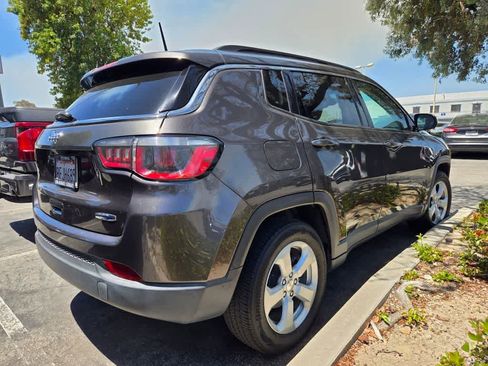 Used 2018 Jeep Compass Latitude FWD image 4