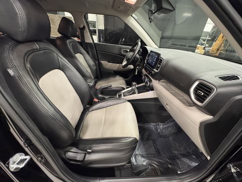 Used 2021 Hyundai Venue SEL w/ Cargo Package image 24