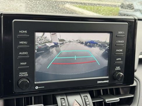 Used 2020 Toyota RAV4 XLE Premium image 4