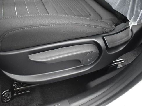 Used 2025 Hyundai Santa Cruz SE image 18