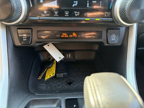 Used 2024 Toyota RAV4 LE AWD/4WD image 19