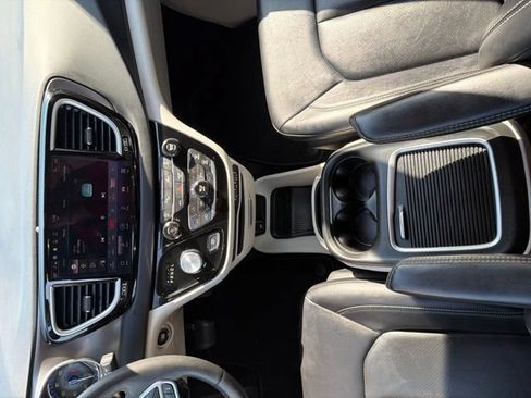 Used 2024 Chrysler Pacifica Touring-L FWD image 15
