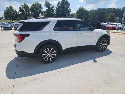 Used 2025 Ford Explorer ST-Line AWD/4WD image 16