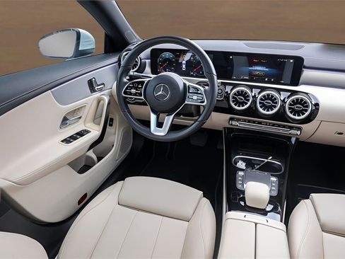 Used 2022 Mercedes-Benz CLA 250 image 28