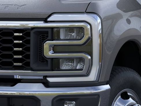 New 2026 Ford F350 Lariat w/ Lariat Premium Package AWD/4WD image 18
